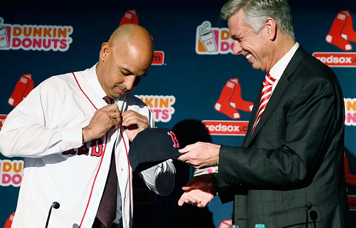 AP Alex Cora, en su presentación con los Red Sox