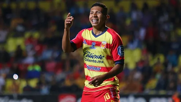 IMAGO7 Edison Flores festeja un gol con Morelia
