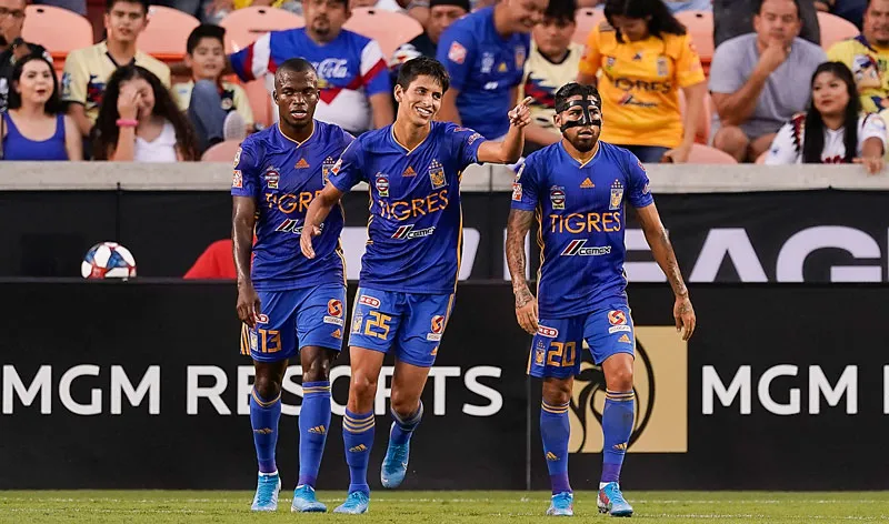 Damm celebrando un gol con los Tigres