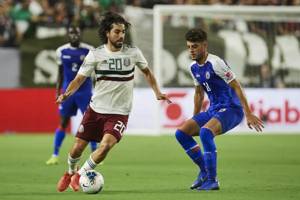 Pizarro y Saba en acción de Copa Oro