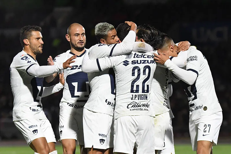 IMAGO7 Jugadores de Pumas celebran gol