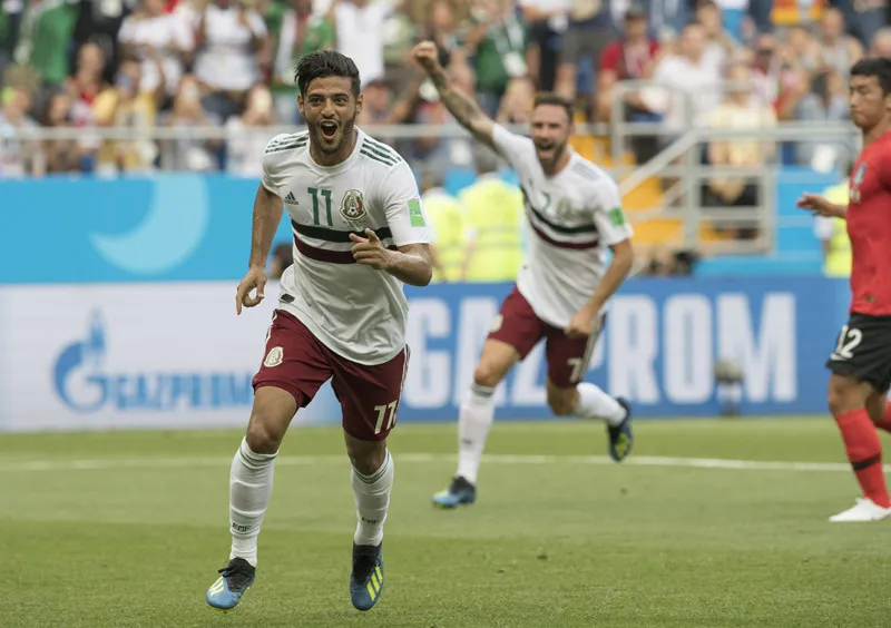 Vela festeja un gol con el Tri en Rusia 2018