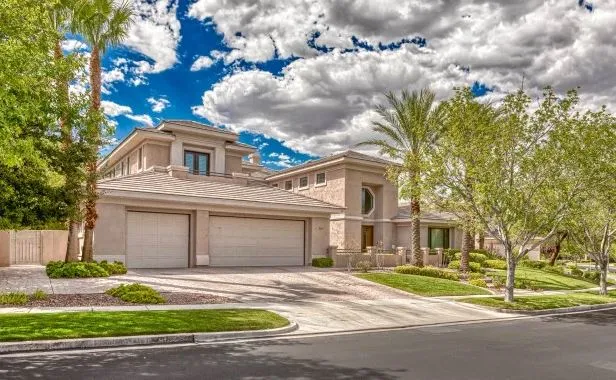 Lujosa casa en la privada Canyon Fairways