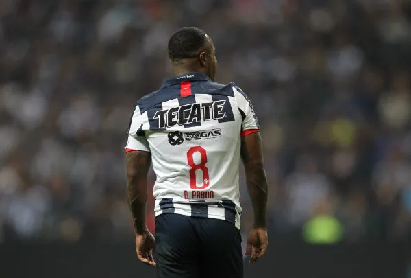 Dorlan Pabón en acción con Rayados