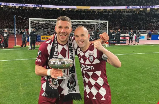 AP Lukas Podolski, presume uno de sus Títulos