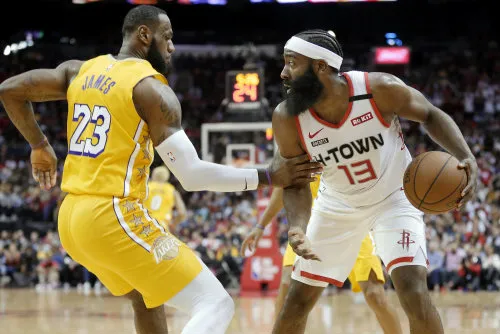 James Harden intenta superar la marca de Lebron James
