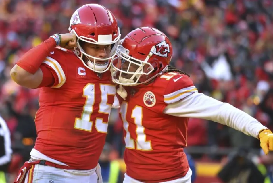 AP Patrick Mahomes celebra una anotación
