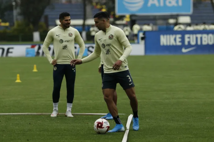 Jugadores de América en entrenamiento
