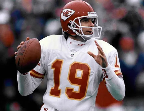 'Joe Cool' durante un partido con los Chiefs