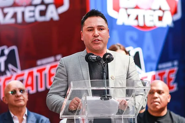 Oscar de la Hoya durante una conferencia de prensa