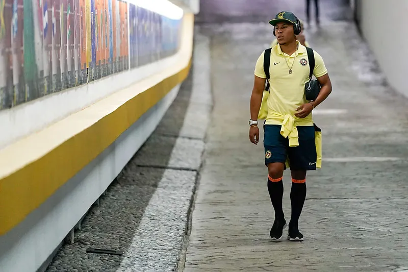 IMAGO7 Roger Martínez, previo a un juego con América