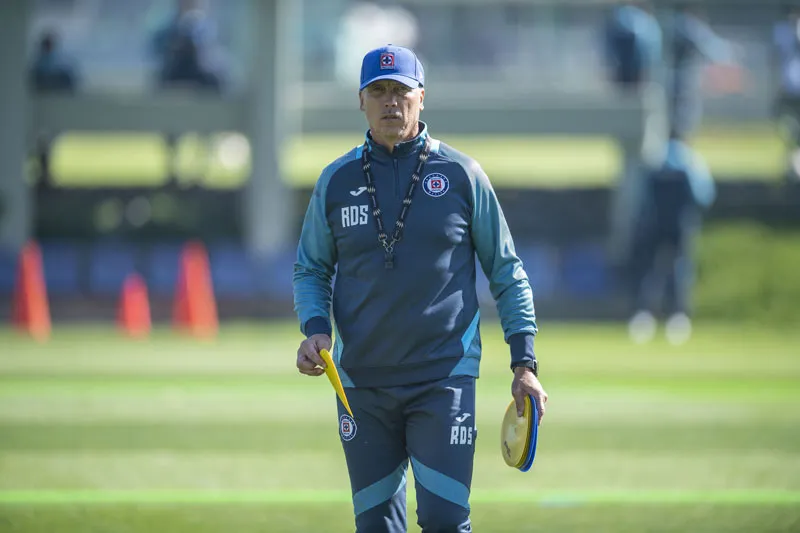 Siboldi, en un entrenamiento de Cruz Azul