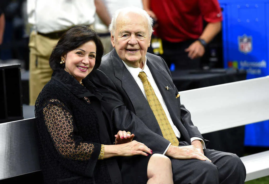 AP Gayle Benson durante un evento de la NFL
