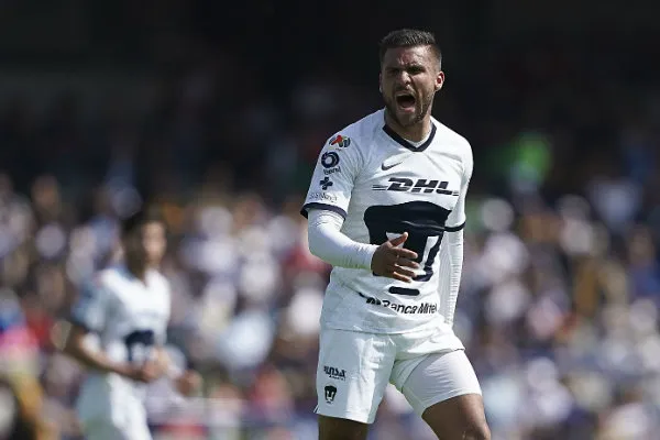 Andrés Iniestra, jugador de Pumas, en acción de Liga MX