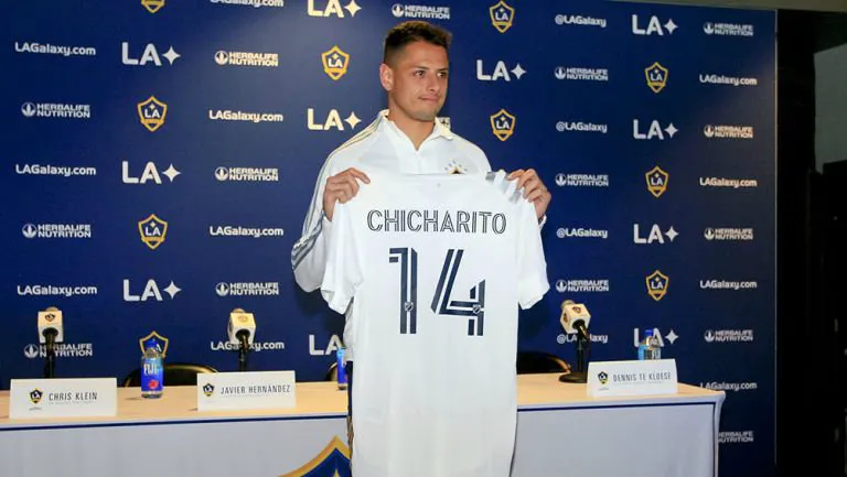 Chicharito en presentación