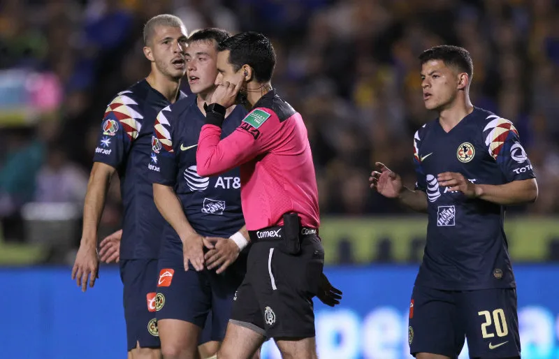César Arturo Ramos en partido