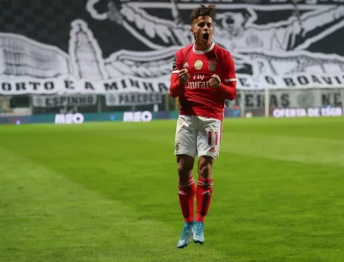 Franco Cervi festeja un gol con el Benfica