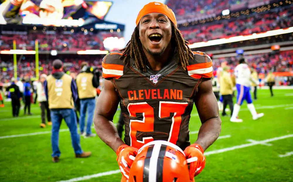 Kareem Hunt después de un partido con los Browns