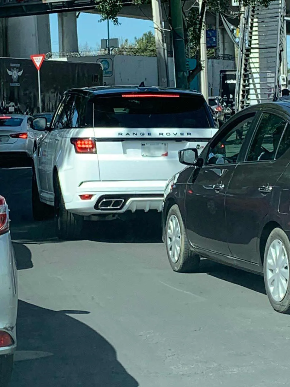 Nico Castillo sale de Coapa en su camioneta