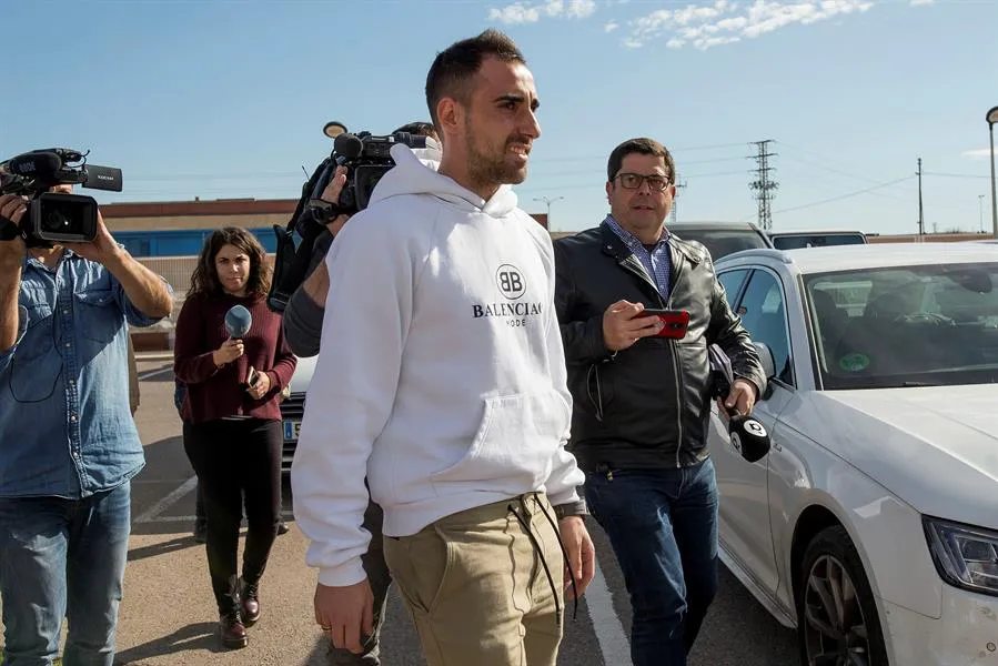 EFE Paco Alcácer arriba a las oficinas del Villarreal