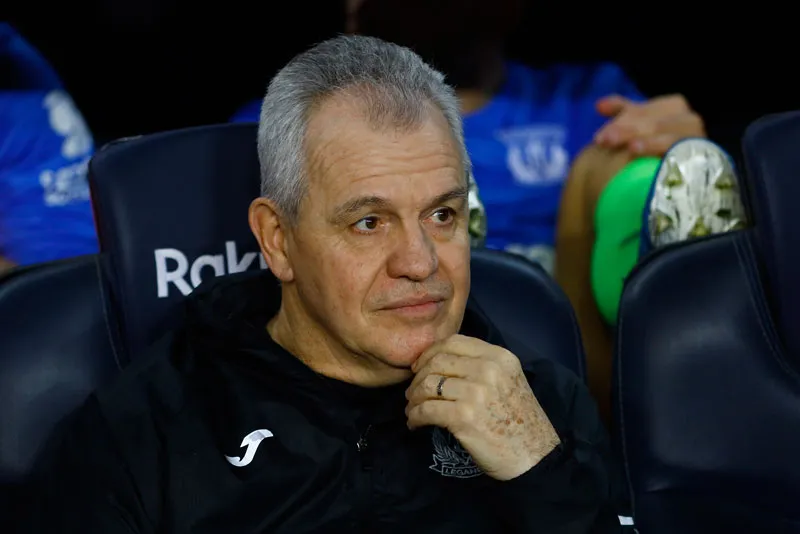 Vasco Aguirre en las bancas del Camp Nou para el duelo de Copa