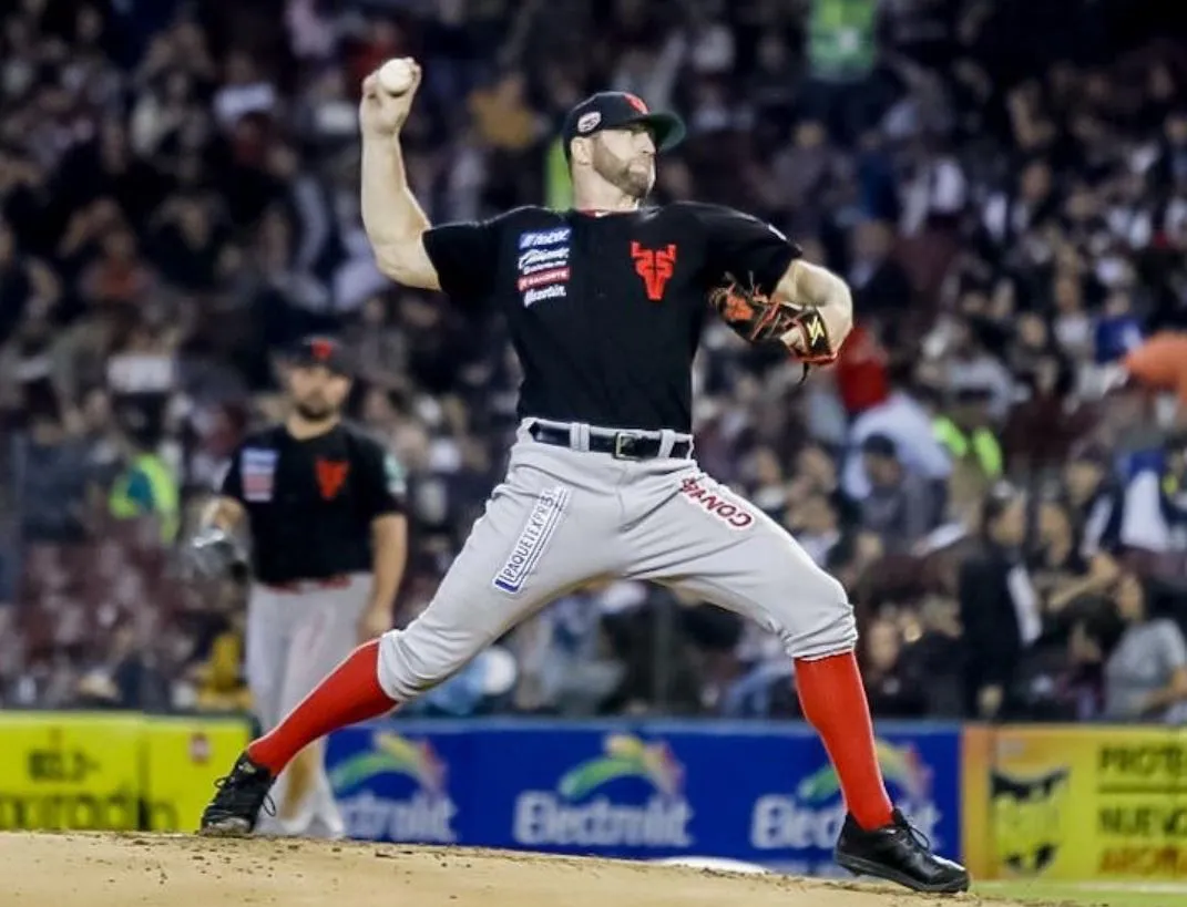 TWITTER @VENADOS_MZT Acción del juego entre Venados y Tomateros