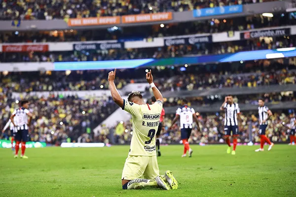 El delantero colombiano festeja un gol en el Azteca