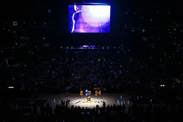 AP Así lució el Staples Center con el homenaje