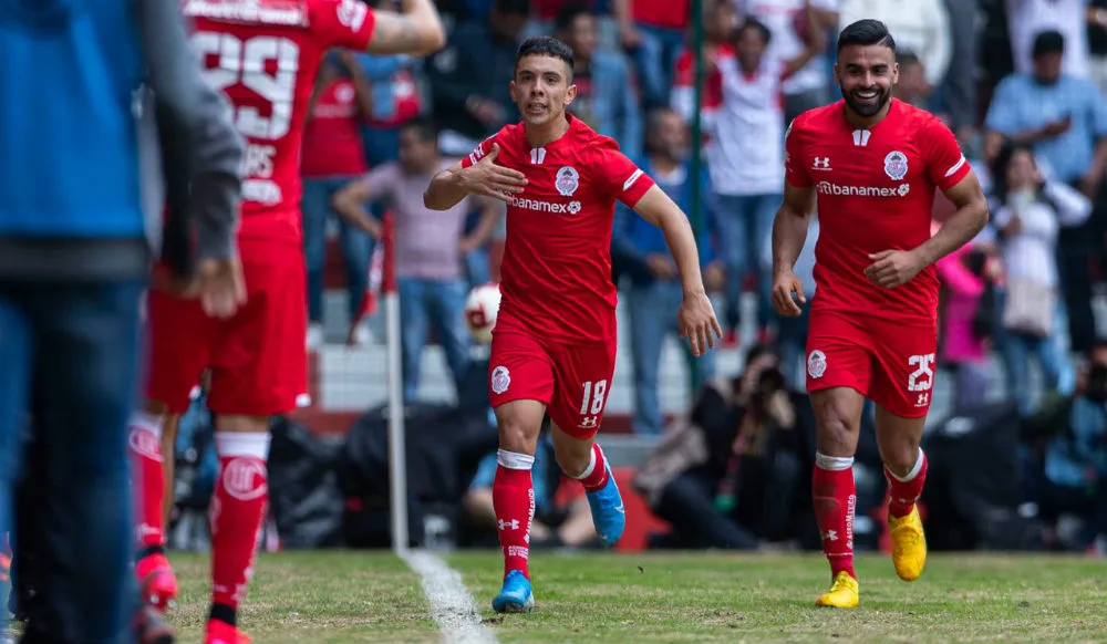 Leonardo Fernández celebrando el gol del empate ante Cruz Azul