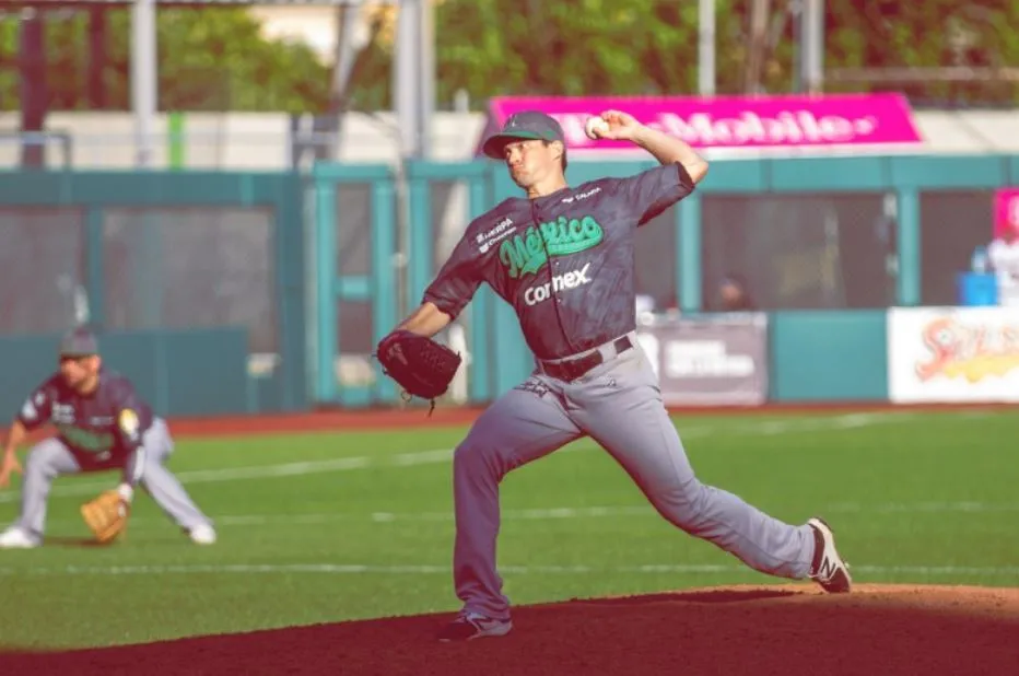 TWITTER @CLUBTOMATEROS Acción del juego entre México y Venezuela