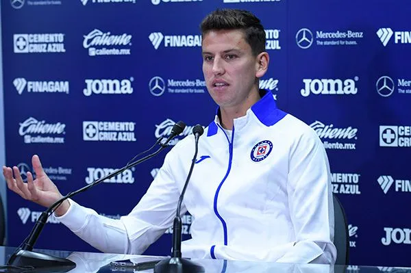 Igor Lichnovsky en conferencia de prensa con Cruz Azul