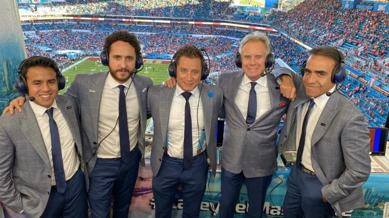 TWITTER @AztecaDeportes Los comentaristas de TV Azteca en el Hard Rock Stadium