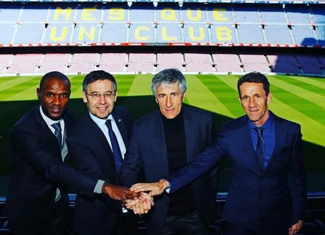 Abidal (izquierda) en la presentación de Quique Setién
