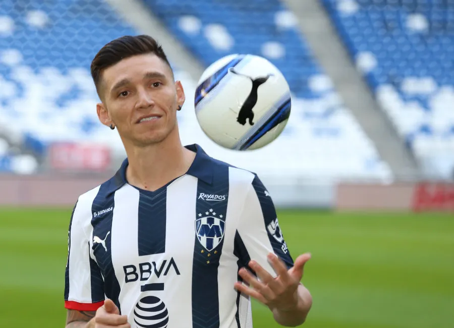 El mediocampista argentino durante su presentación