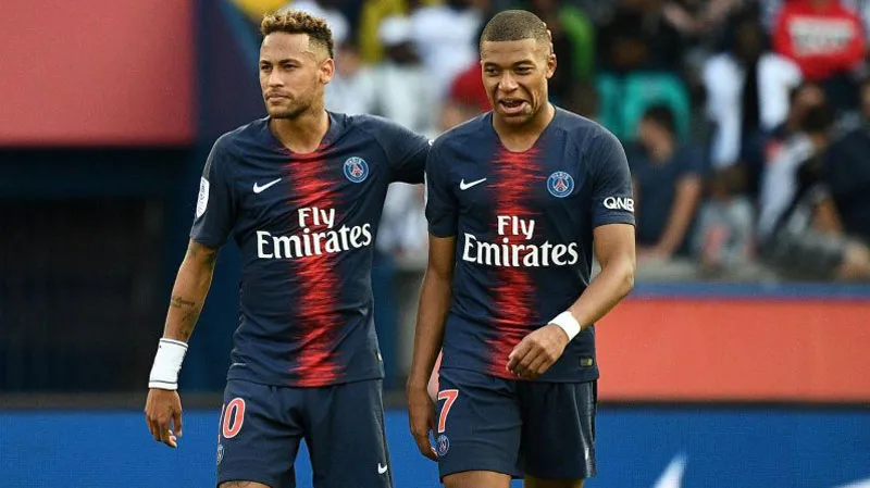 EFE Neymar y Mbappé celebran un gol con el PSG