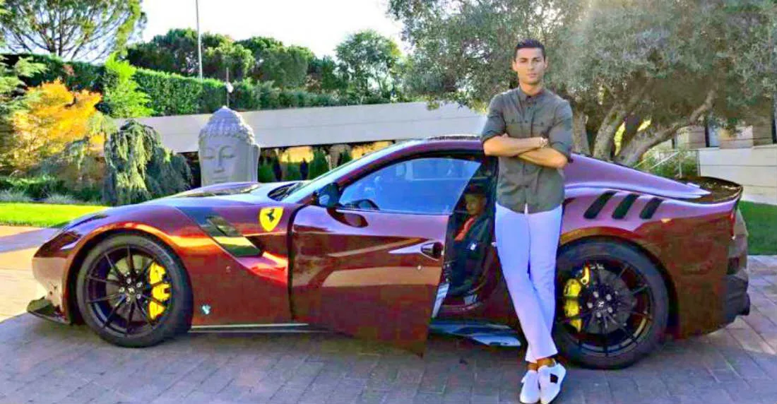 Cristiano y su Ferrari F12 Tour de France