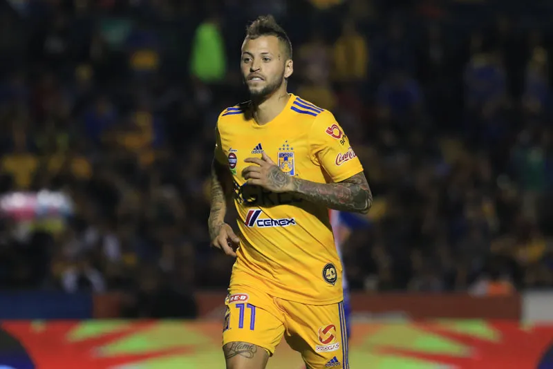 IMAGO7 Nicolás López durante un duelo de Tigres