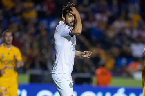 MIGUEL PONTÓN El delantero de Chivas no pudo hacer gol en el Volcán