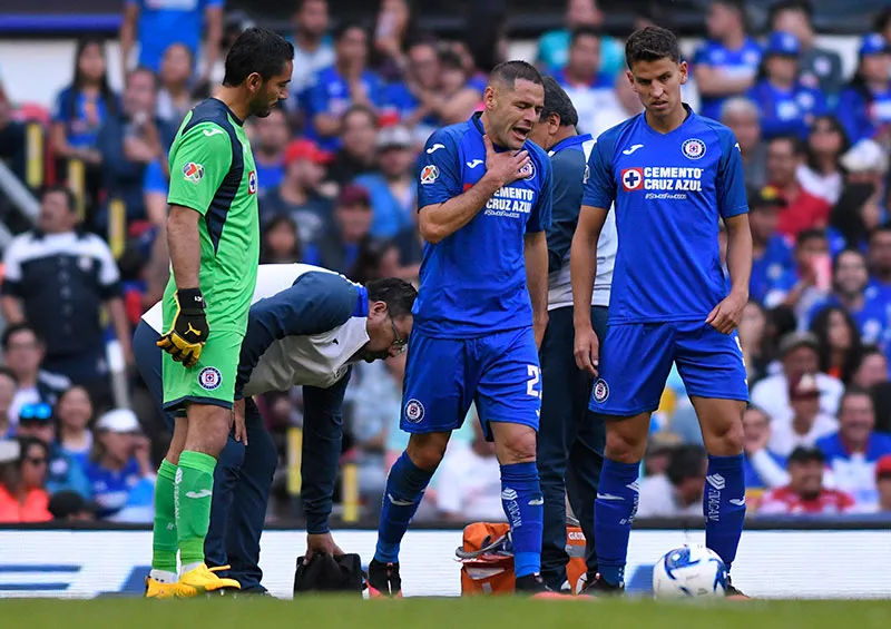 IMAGO7 Lichnovsky (der.) no estaría durante algunas semanas con Cruz Azul