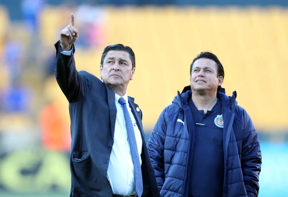 Luis Fernando Tena y Salvador Reyes, previo a un juego del Rebaño