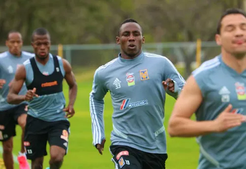 TWITTER @TIGRESOFICIAL El delantero de Tigres durante un entrenamiento