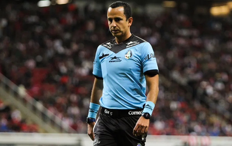 Eduardo Galvan durante un duelo de la Liga MX