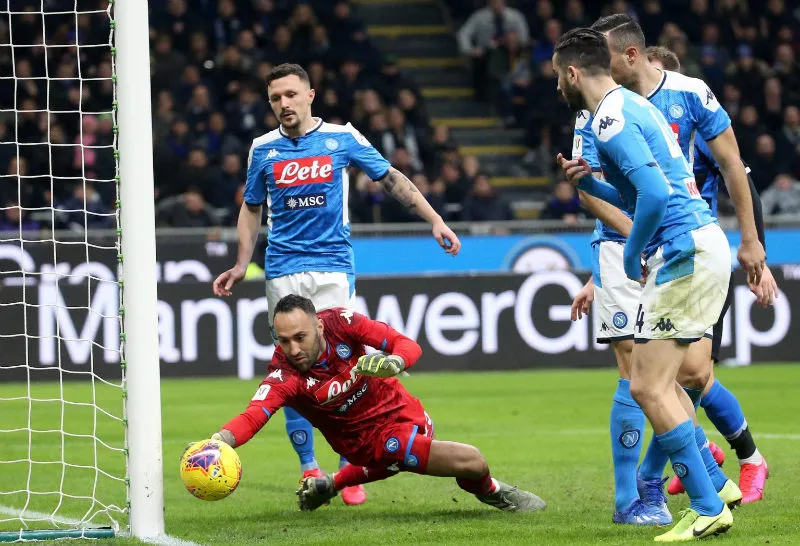Jugadores del Napoli en gol
