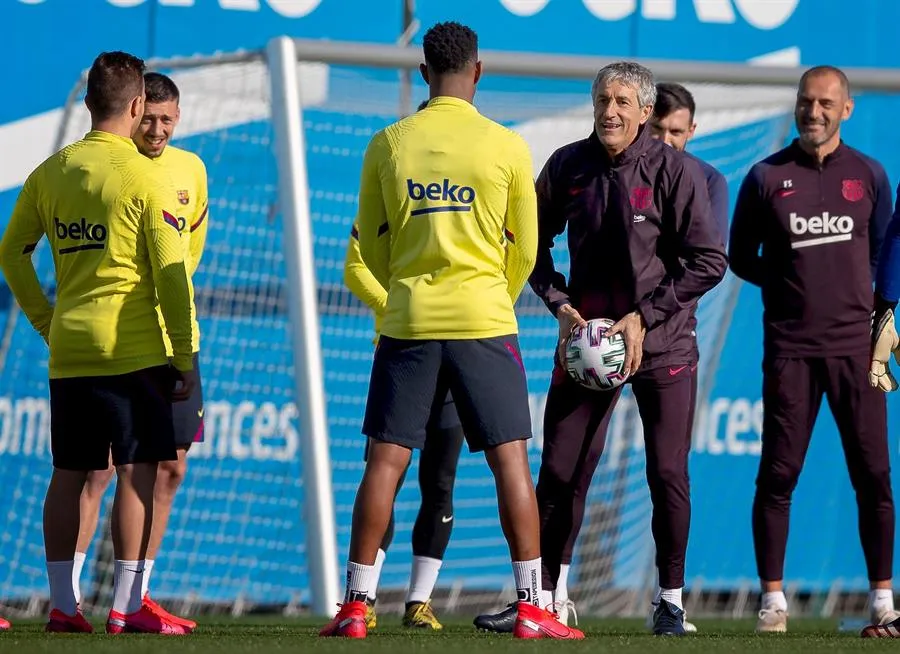 EFE Quique Setién en un entrenamiento del Barcelona