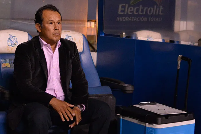 IMAGO7 Reynoso, en el banquillo del Puebla