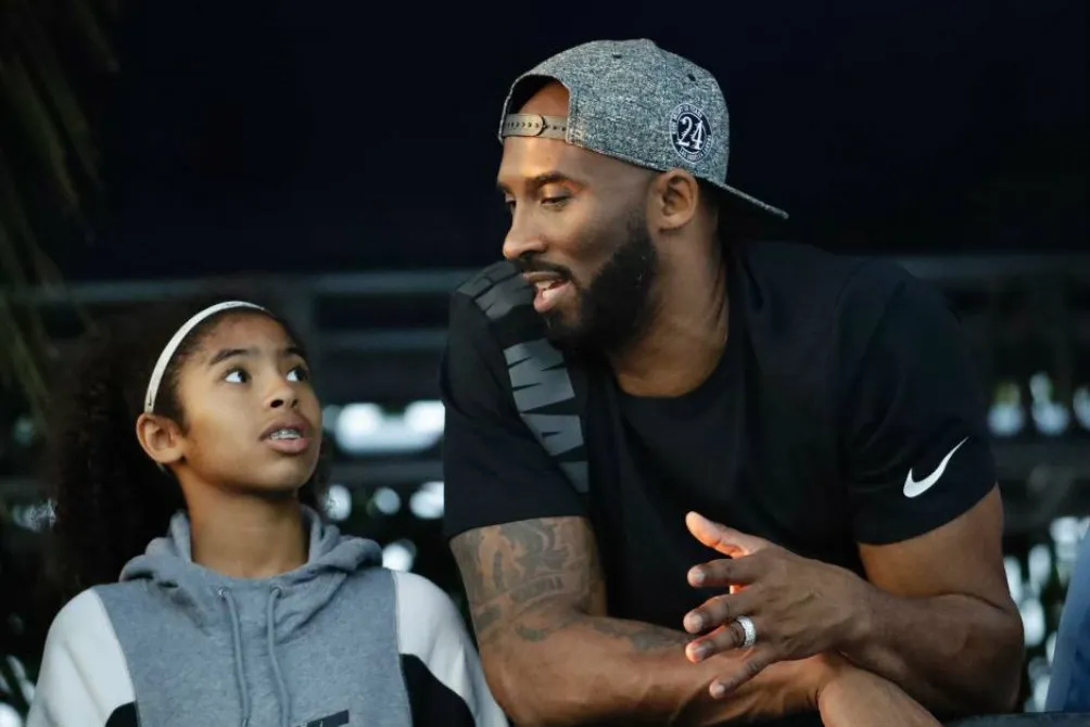 Gianna Bryant y Kobe Bryant hablando