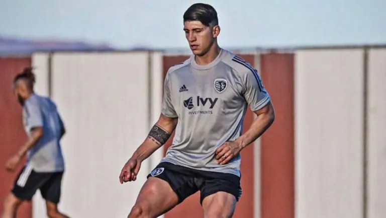 Alan Pulido durante un entrenamiento con Sporting Kansas City