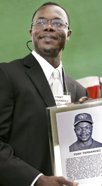 Tony 'Cabeza' Fernández en reconocimiento de su carrera