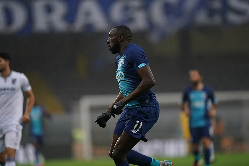 El compañero de Tecatito, durante el duelo contra Vitória Guimarães
