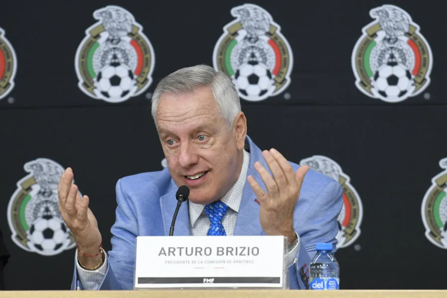 Arturo Brizio en conferencia de prensa